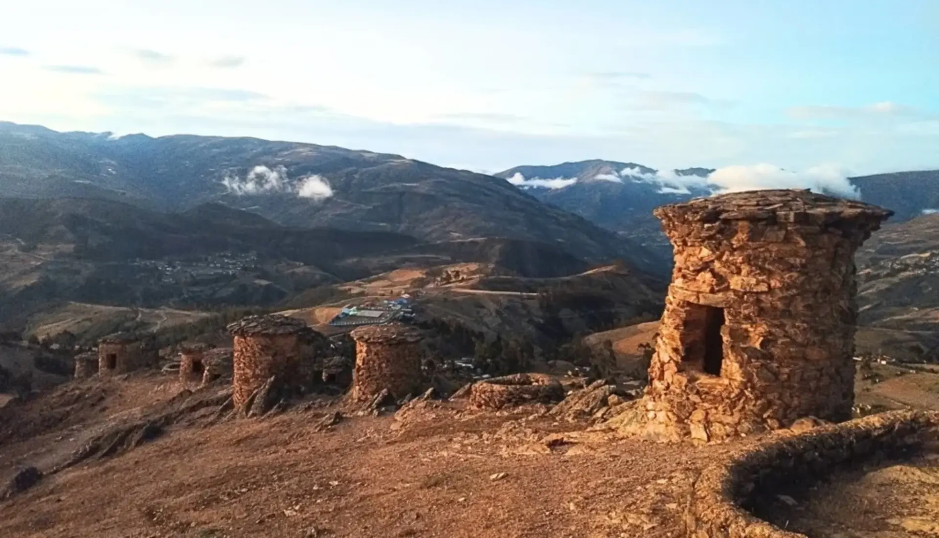 Chullpas Ninamarca paucartambo Manu jungle expeditions trips cusco peru